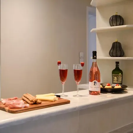 Regina's Downtown By Corfuescapes Lägenhet *