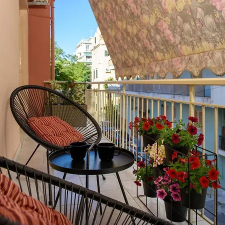 Regina's Downtown By Corfuescapes Apartment *