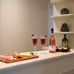 Regina's Downtown By Corfuescapes Apartament *